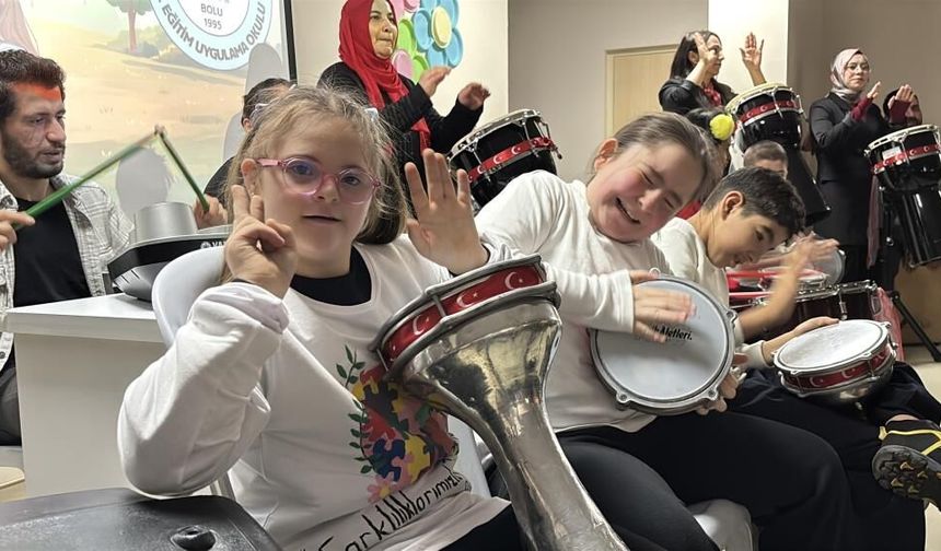 Özel öğrencilerden renkli kutlama: Darbuka şovu alkış aldı