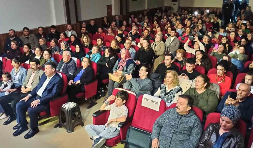 Devrek'te düzenlenen Türk Halk Müziği konseri büyük ilgi gördü