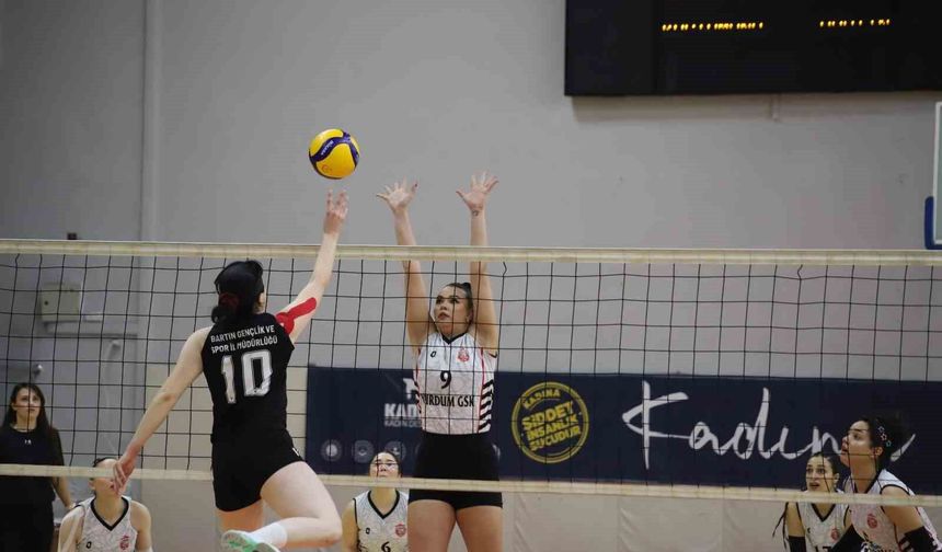 Karabük'te Yurt Lig Karadeniz Grup (1) voleybol maçları tamamlandı