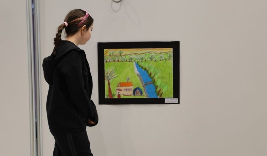 Öğrencilerin 23 Nisan temalı eserleri sergileniyor