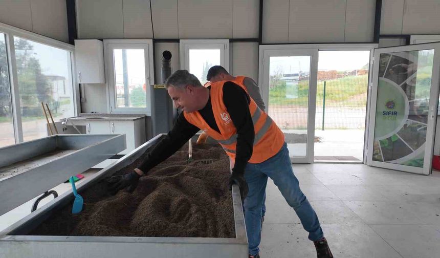 Pazar yerlerinden toplanan organik atıklar gübreye dönüştürülüyor