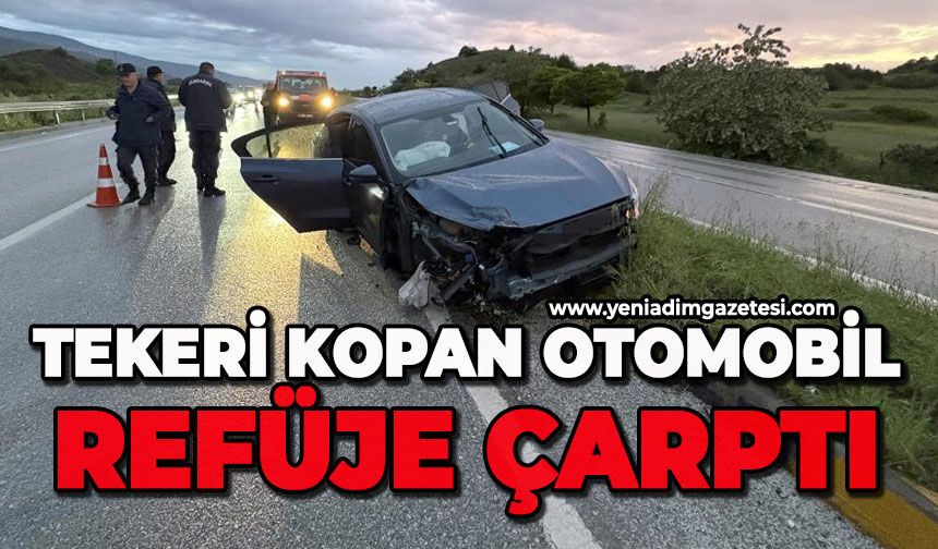 Tekeri kopan otomobil refüje çarptı