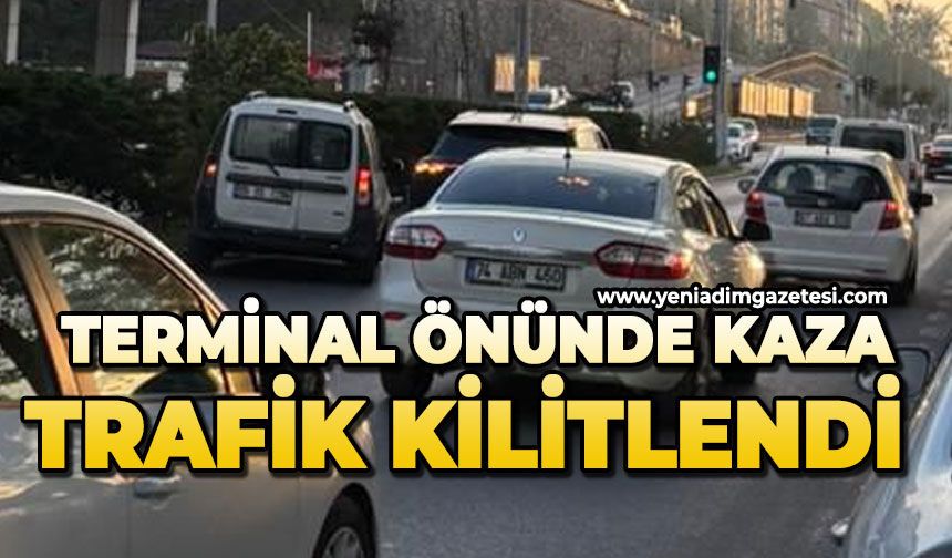 Terminal önünde feci kaza: Trafik kilitlendi