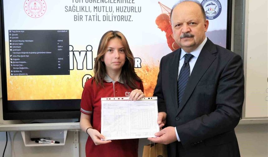 52 binden fazla öğrenci karne heyecanı yaşadı