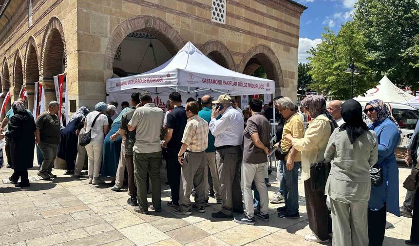 Binlerce vatandaşa aşure ikramı