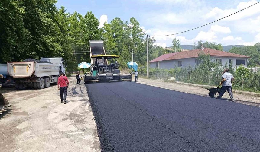 Darıyeri Hasanbey Köyü'nde sıcak asfalt çalışmaları tamamlandı