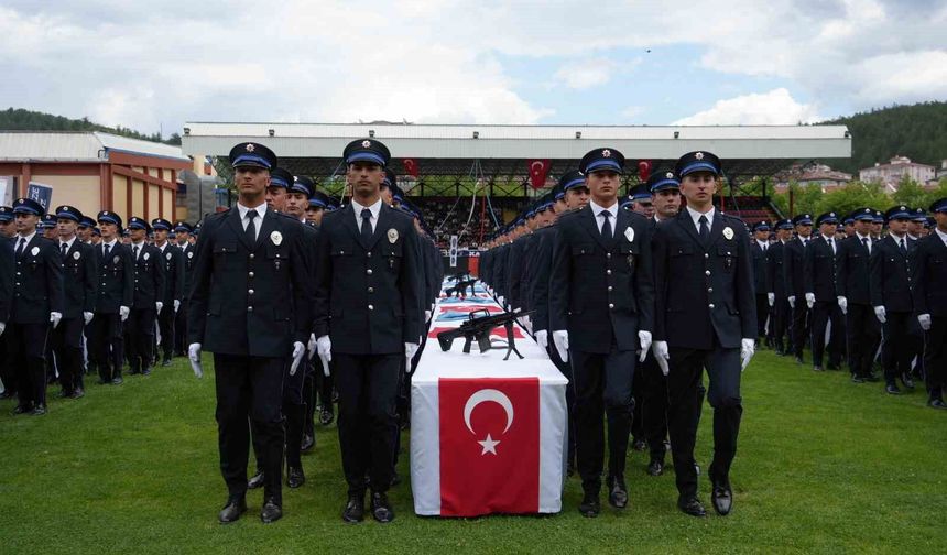 Kastamonu'da eğitimlerini tamamlayan 479 polis adayı törenle mezun oldu