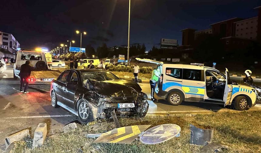 Kastamonu'da iki otomobil çarpıştı: 4 yaralı