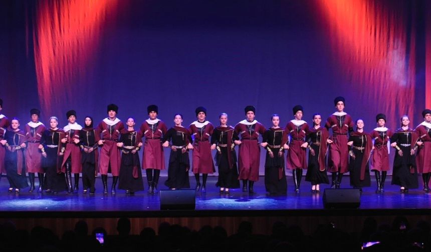 Sahnede Kafkas rüzgarı
