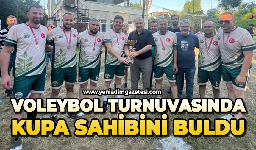 Voleybol turnuvasında kupa sahibini buldu