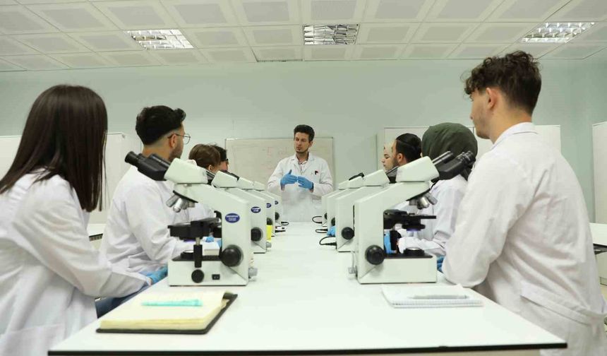 BARÜ'lü öğrencilerin TÜBİTAK 2209 başarısı devam ediyor