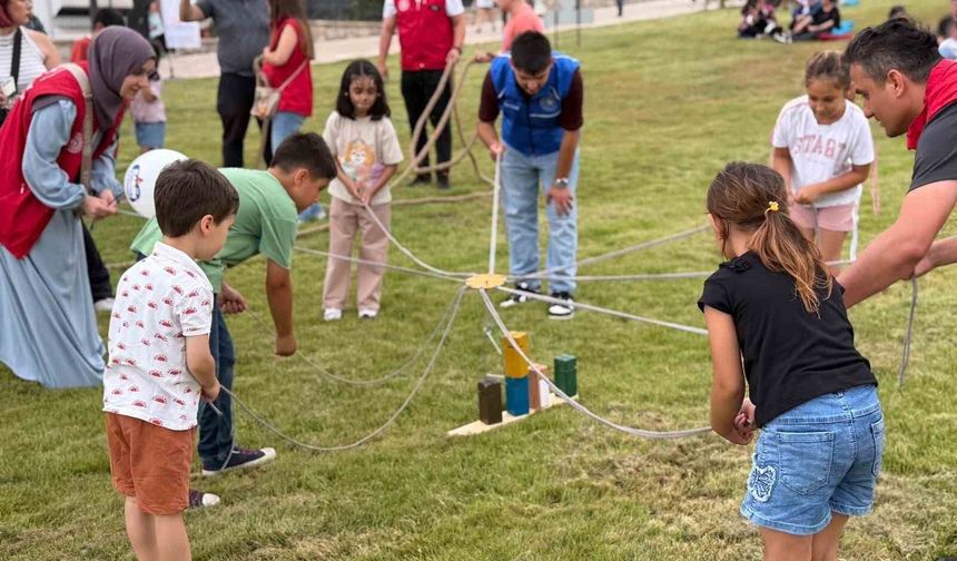 Karabük'te çocuklar karne festivalinde doyasıya eğlendi