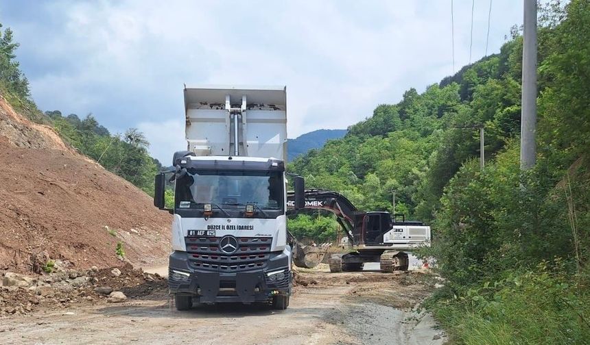 Köy yollarında çalışmalar sürüyor