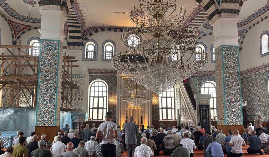 Depremde hayatını kaybedenler dualarla anıldı