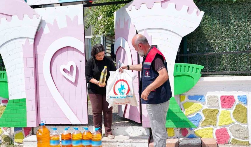 Düzce'de 5 litre atık yağ karşılığında 1 litre yağ hediye