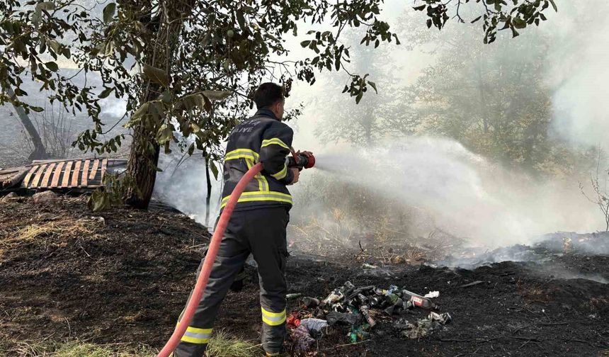 Örtü yangınını itfaiye söndürdü