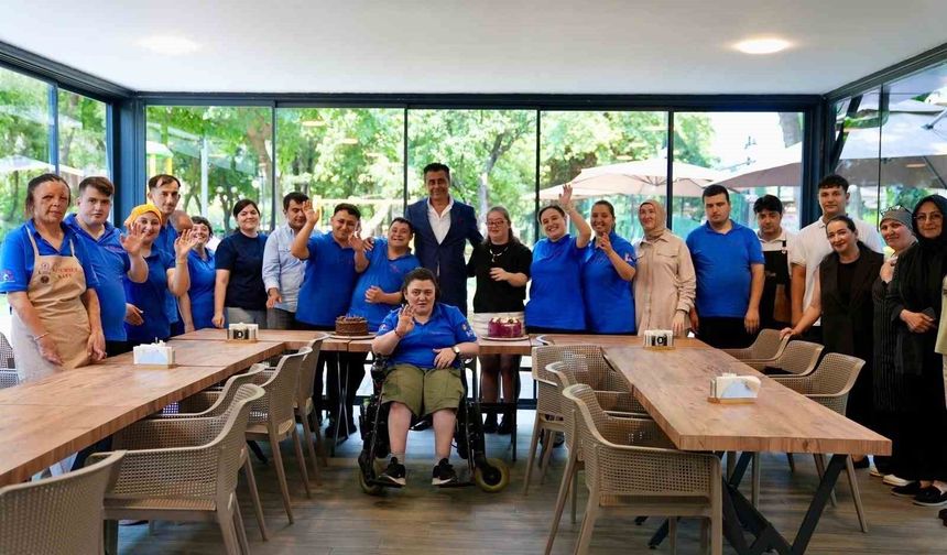 Özel bireylerin çalıştığı Kusursuz Kafe 10 yaşında
