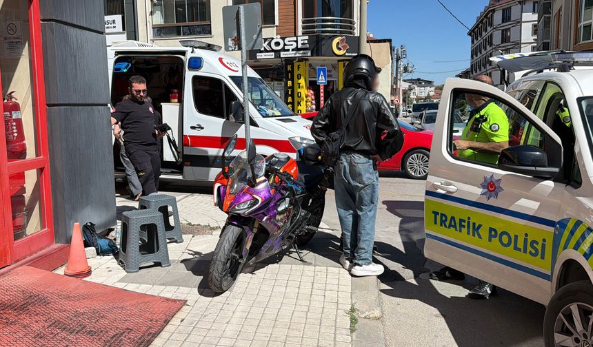 Bolu'da otomobil ile motosiklet çarpıştı: 2 hafif yaralı
