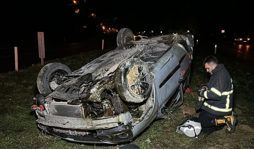 Zonguldak’ta seyir halindeki otomobil takla attı: 2 yaralı