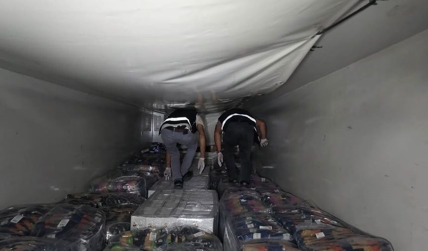Durdurulan tırda 95 bin paket elektronik sigara tütünü ele geçirildi