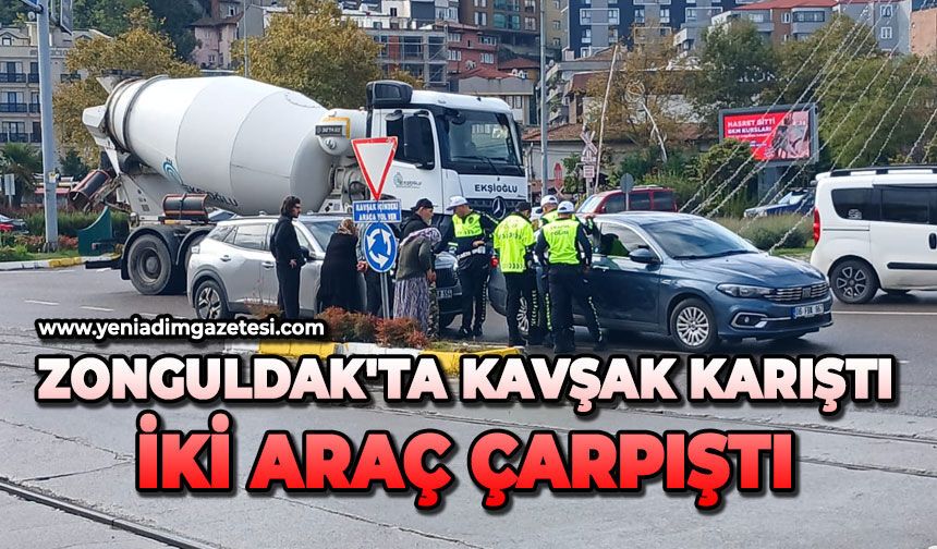 Zonguldak'ta kavşak karıştı: İki araç çarpıştı
