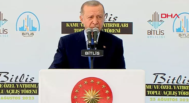 Cumhurbaşkanı Recep Tayyip Erdoğan, Bitlis'te yaptığı açılış töreninde üretim, yatırım ve istihdam konularına vurgu yaparak Türkiye'nin büyüme hedefini vurguladı. İşte ayrıntılar…