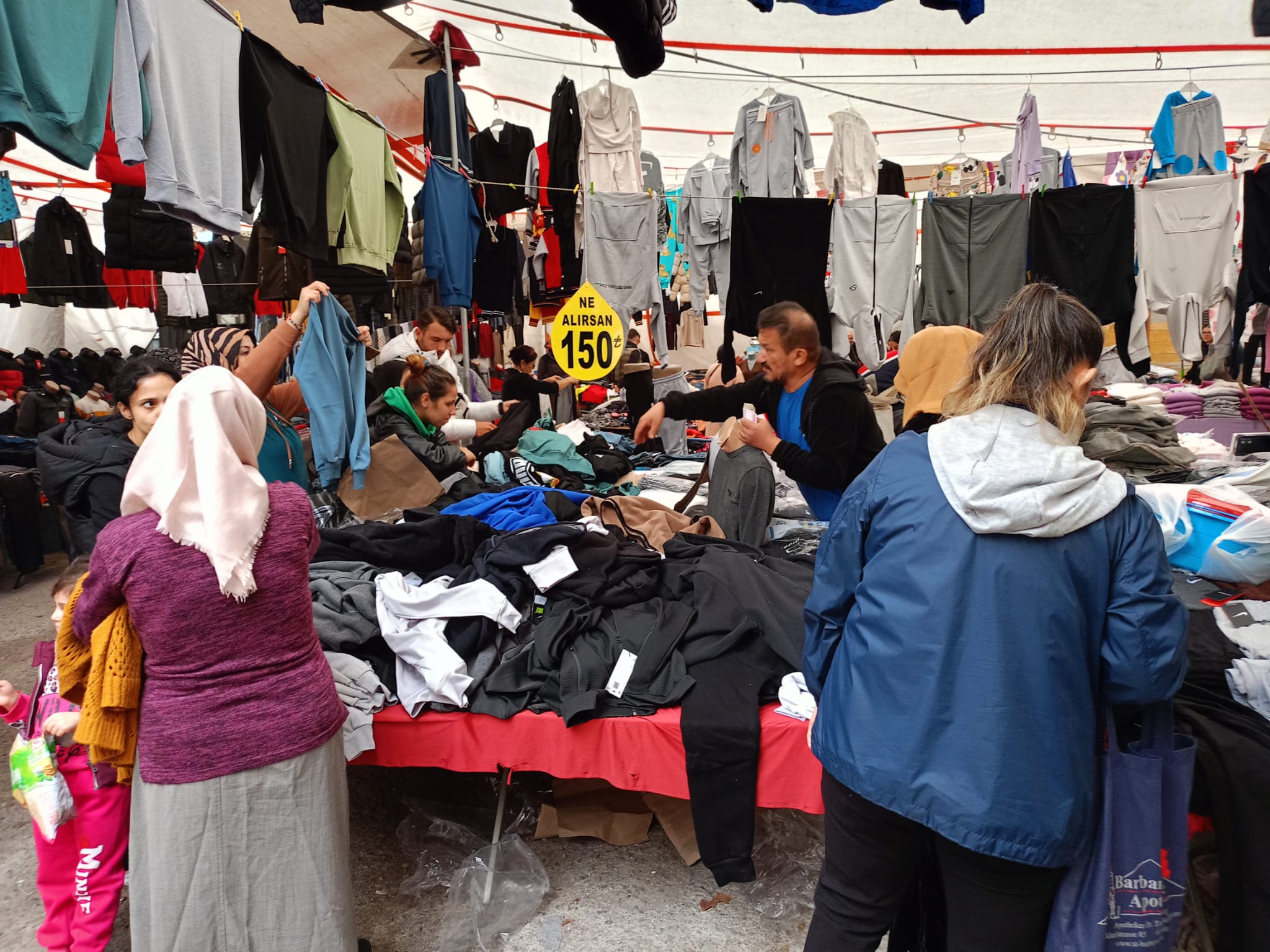 Zonguldak'ta vatandaş giysi pazarını tercih ediyor - YENİ ADIM GAZETESİ