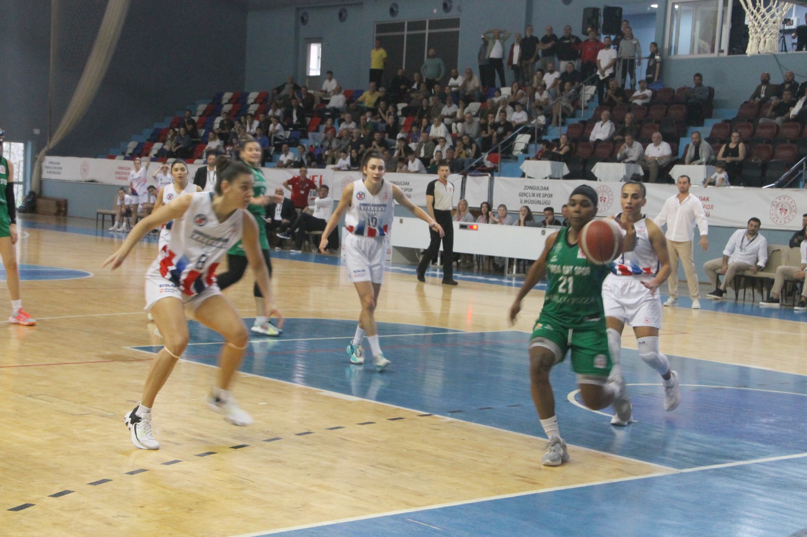    Türkiye Kadınlar Basketbol Ligi’nde şampiyonluk mücadelesi veren Zonguldakspor Basket 67 takımı  galibiyet serisine bir yenisini daha ekledi.