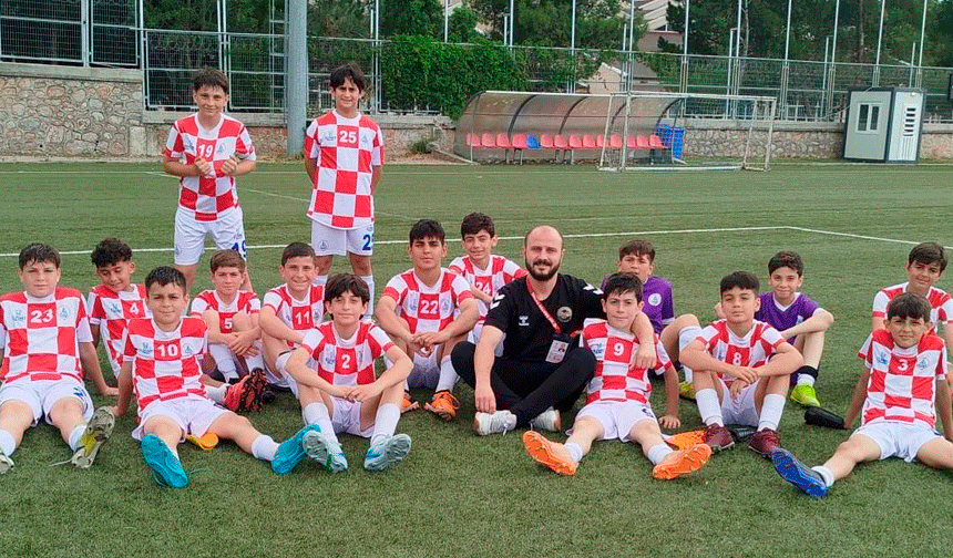 Körfez Gençlerbirliği, U12 F Grubu şampiyonu oldu