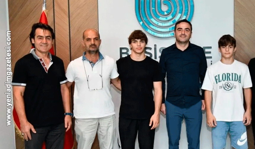 Başkan Özlü başarılı sporcuları ağırladı