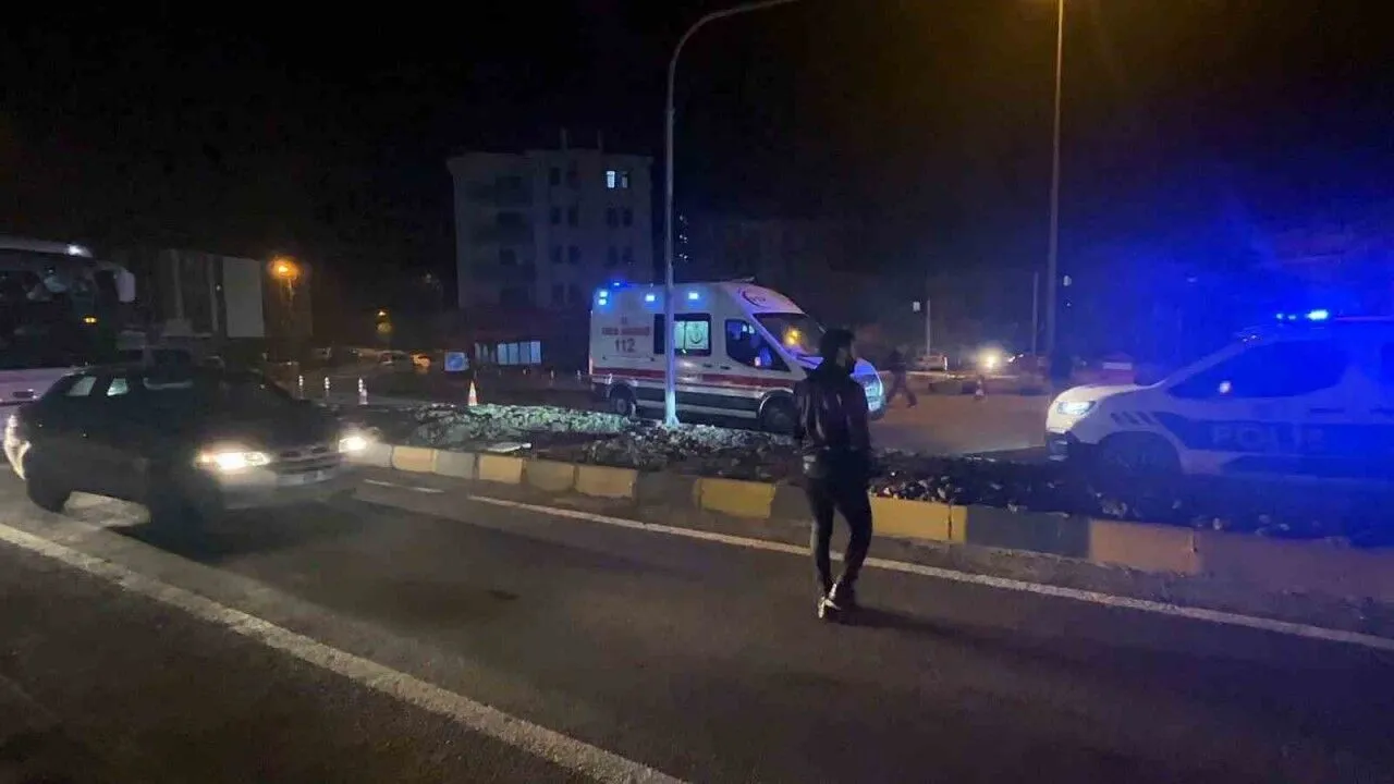 Uygulama Yapan Polise Arac Carpti 20251018 A W561105