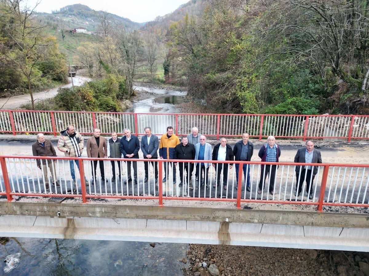 21C6Ecdf 4744 4397 B9F0 10E3Baedb340