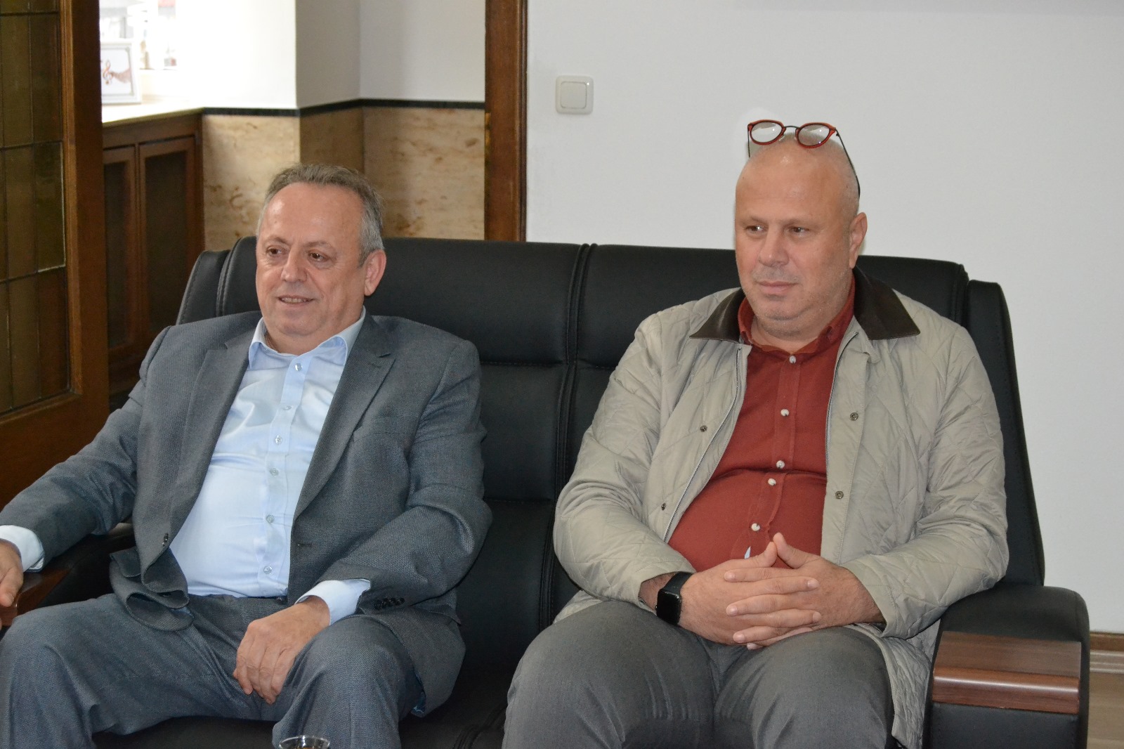 9F518563 E141 4A5F 880B 2Be8522086D8