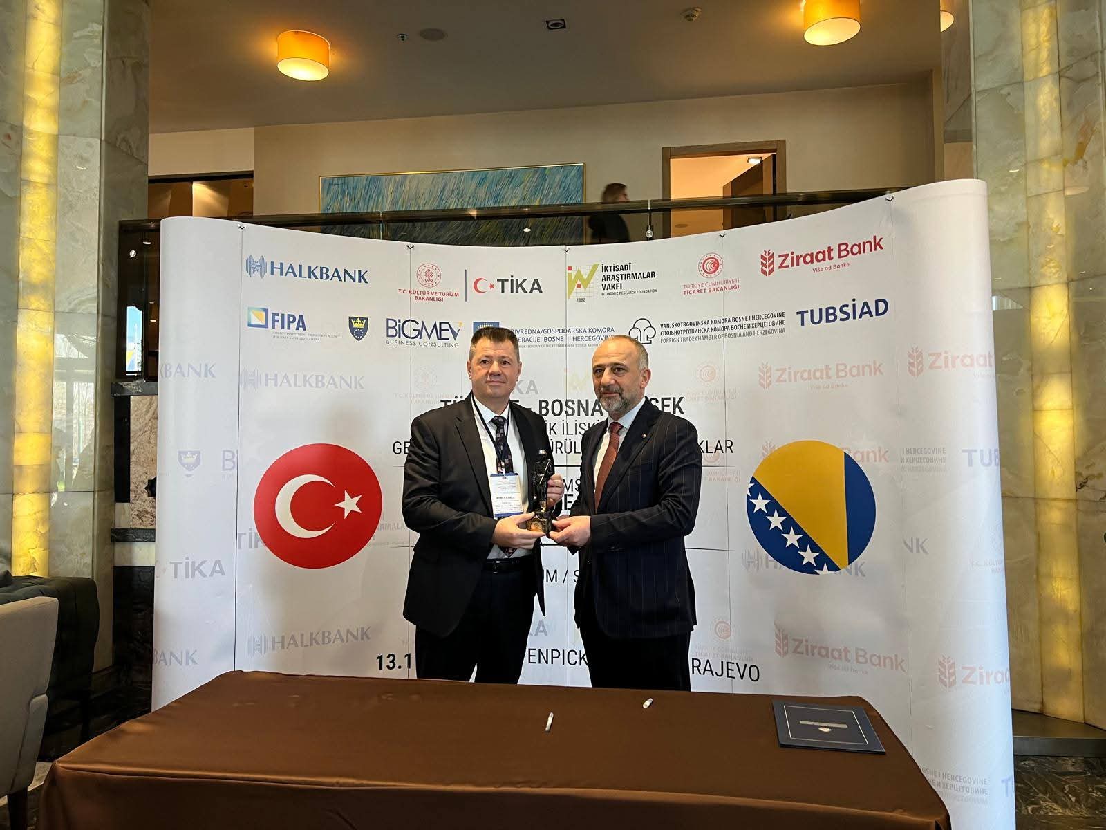 C8225494 9C69 4030 9789 12D09Fa624Da