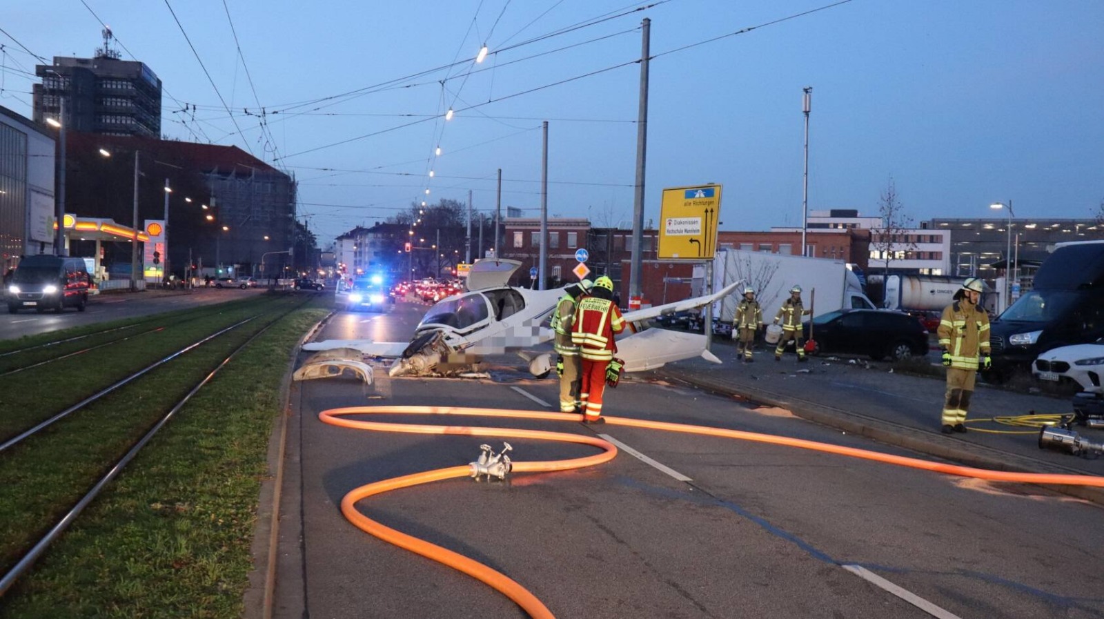 83Ae7E8F 1624 49Fd 9579 B28Ff8Cbda04