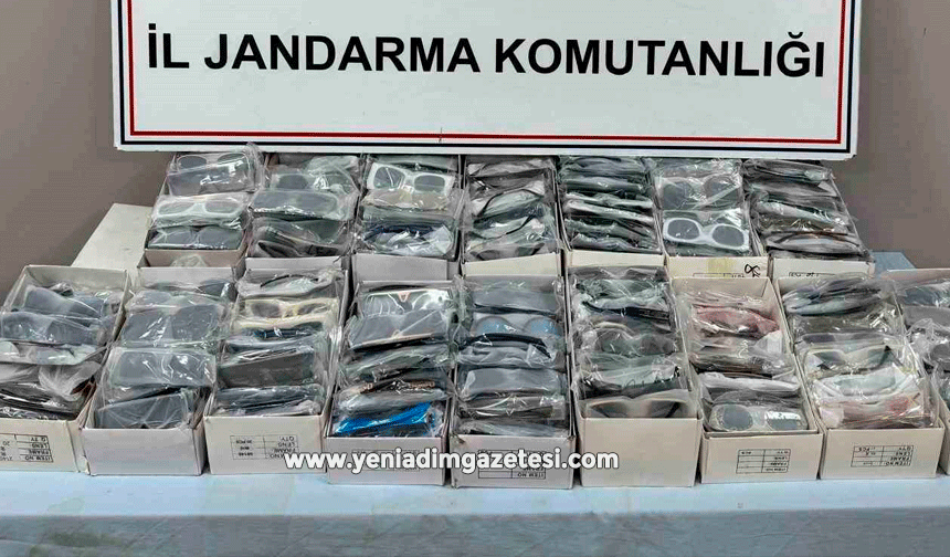 2,6 milyon TL'lik kaçak gözlük ve tütün operasyonu