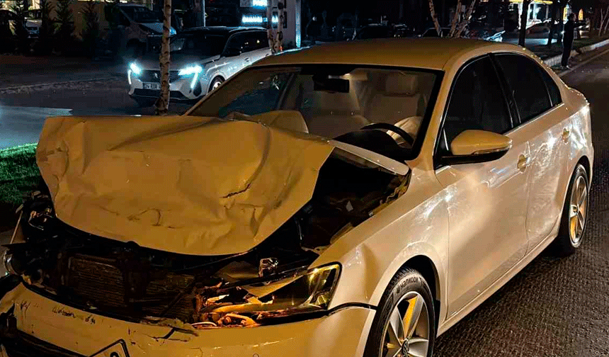 D-100'de iki otomobil çarpıştı: 2 yaralı