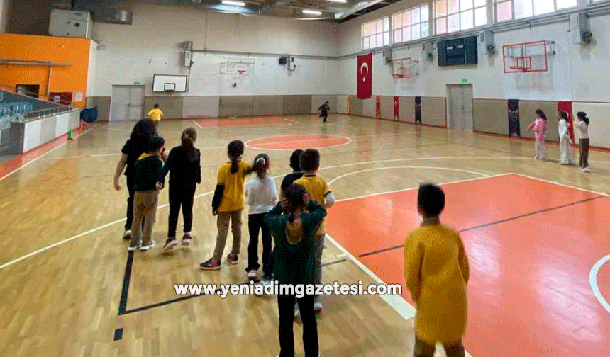 Çocuklar geleneksel çocuk oyunlarını oynadı