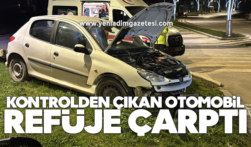 Kontrolden çıkan otomobil refüje çarptı