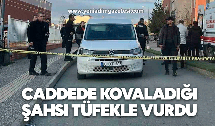 Caddede kovaladığı şahsı tüfekle vurdu