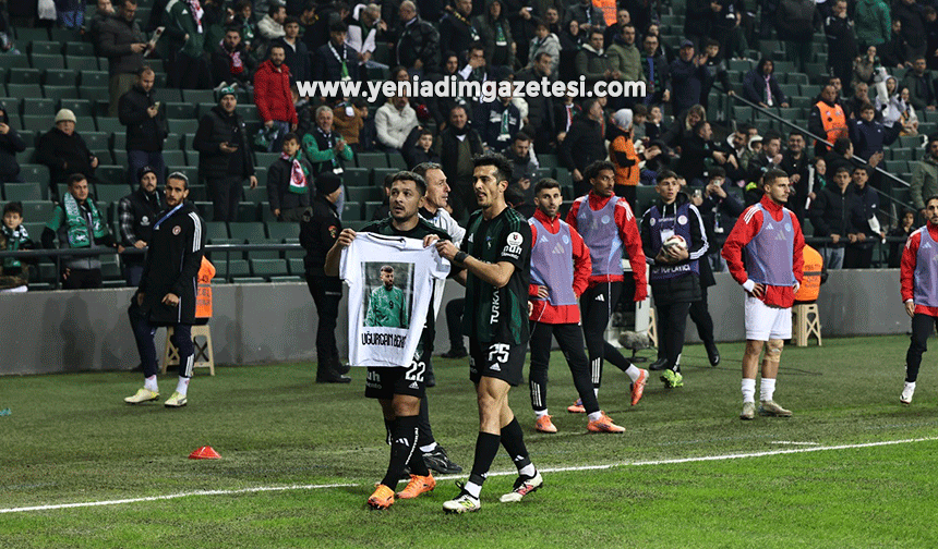 Tayfur Bingöl attığı golden sonra Uğurcan Bekçi tişörtü açtı