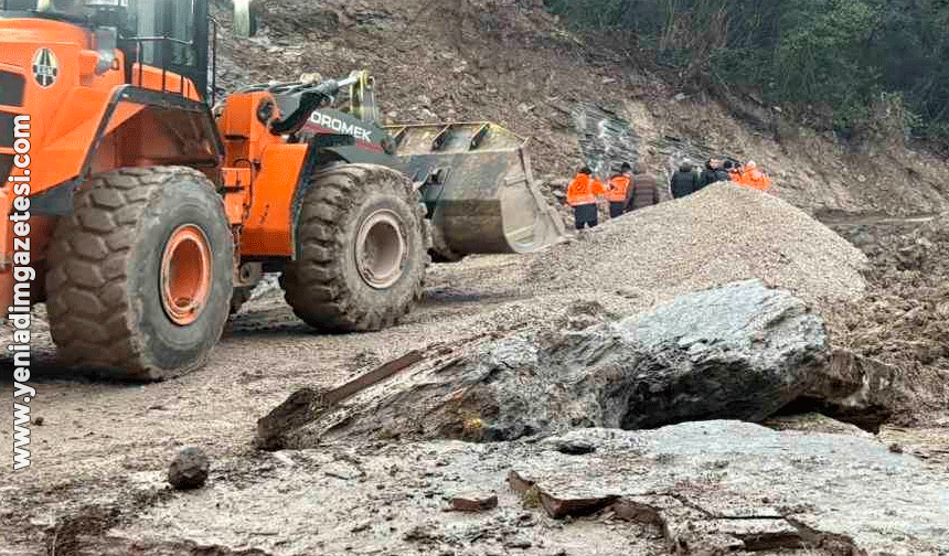 Heyelan sebebiyle kapanan yol ulaşıma açıldı