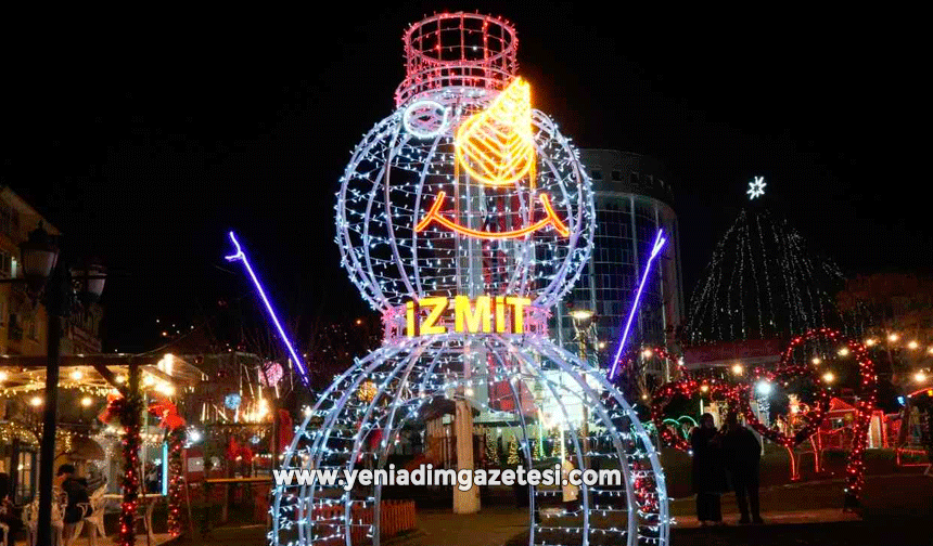 Kocaeli 2026'ya coşkuyla girdi: Sokaklar ışıltı ve neşeyle doldu