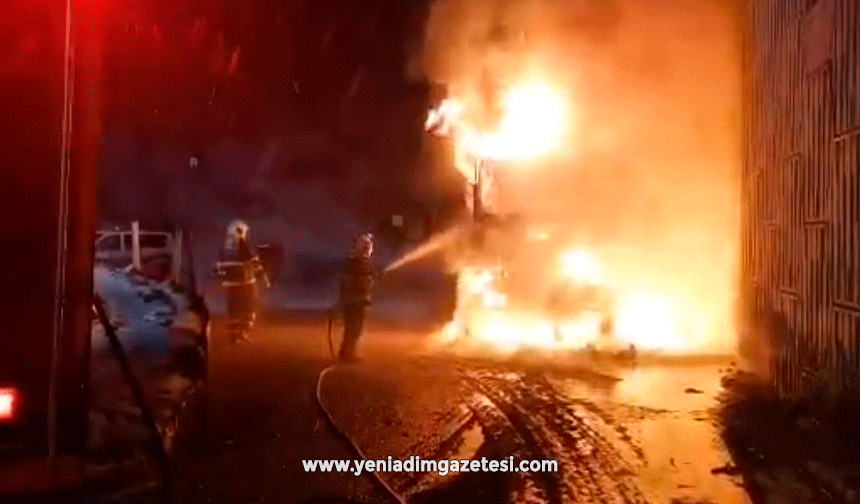 Kereste yüklü kamyon alev alev yandı