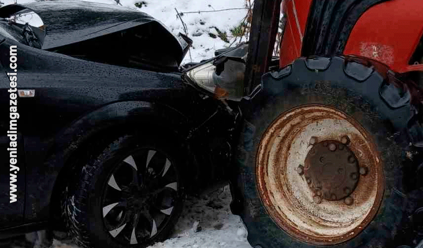 Traktör ile otomobil kafa kafaya çarpıştı: 1 yaralı