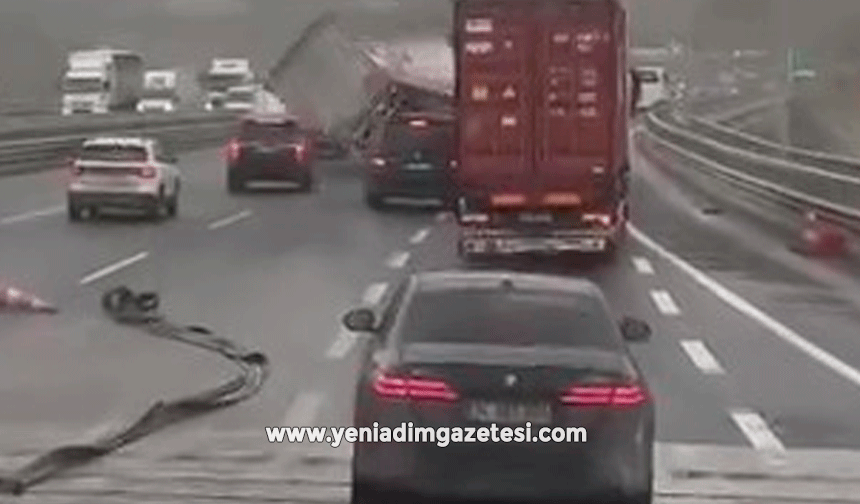 Kuzey Marmara Otoyolu'nda fırtınanın etkisiyle tır devrildi: O anlar kamerada