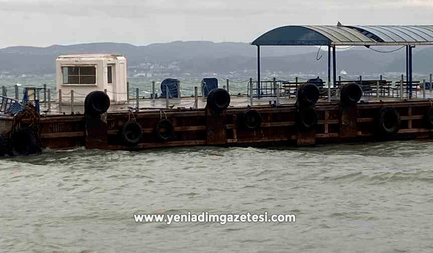 Fırtına sebebiyle Eskihisar-Topçular feribot seferleri durduruldu