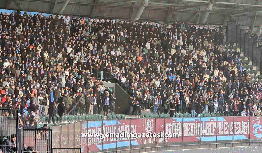 Trabzonspor taraftarı, Kocaeli'de takımını yalnız bırakmadı