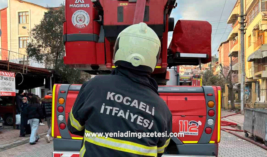 Apartmanın 2. katı alev alev yandı: 5 kişi dumandan etkilendi
