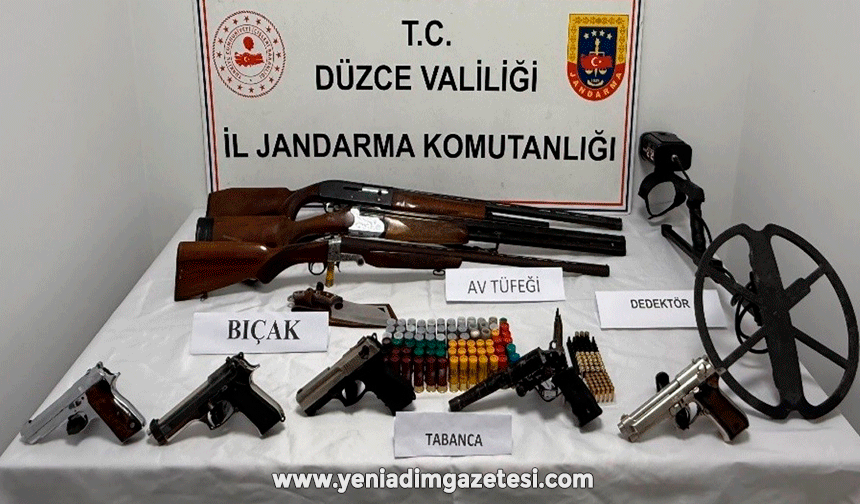 Evde yapılan aramada ruhsatsız silah ve tüfek ele geçirildi